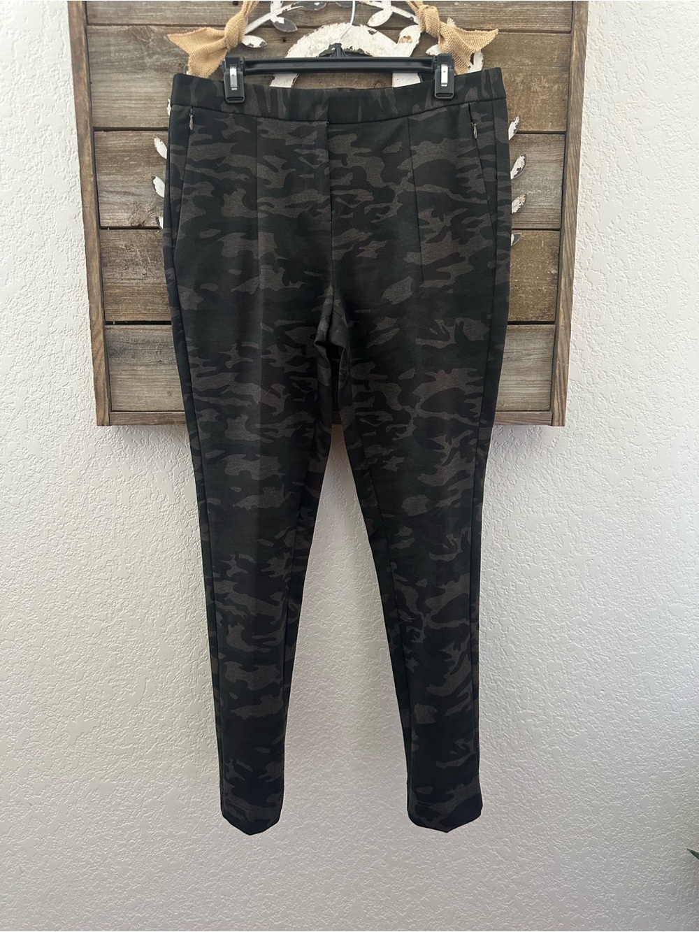 Soft surroundings Camo Stretch straight Slim Pants - Black/Gray size 12 NWT